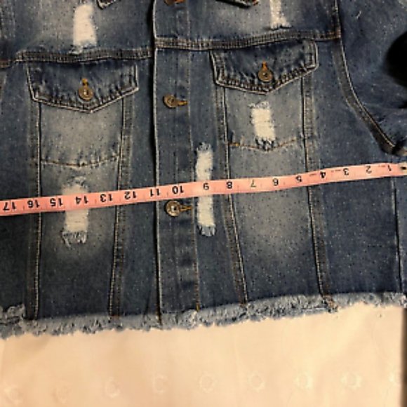 Love Tree Size M Distressed Cropped Blue Jean Jacket NWT - Picture 5 of 6